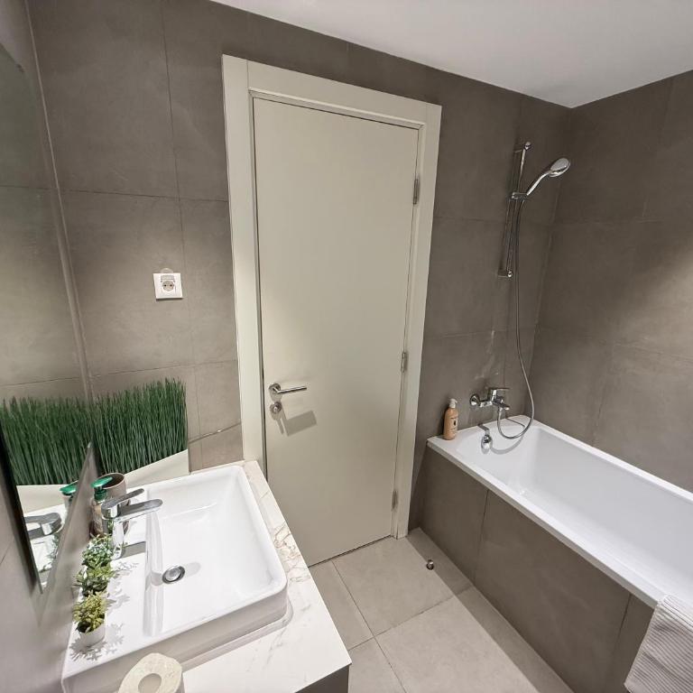 Belgrade Waterfront - Beograd na vodi Lux Apartman - Deluks Apartman sa 2 Spavaće Sobe i Balkonom - 27
