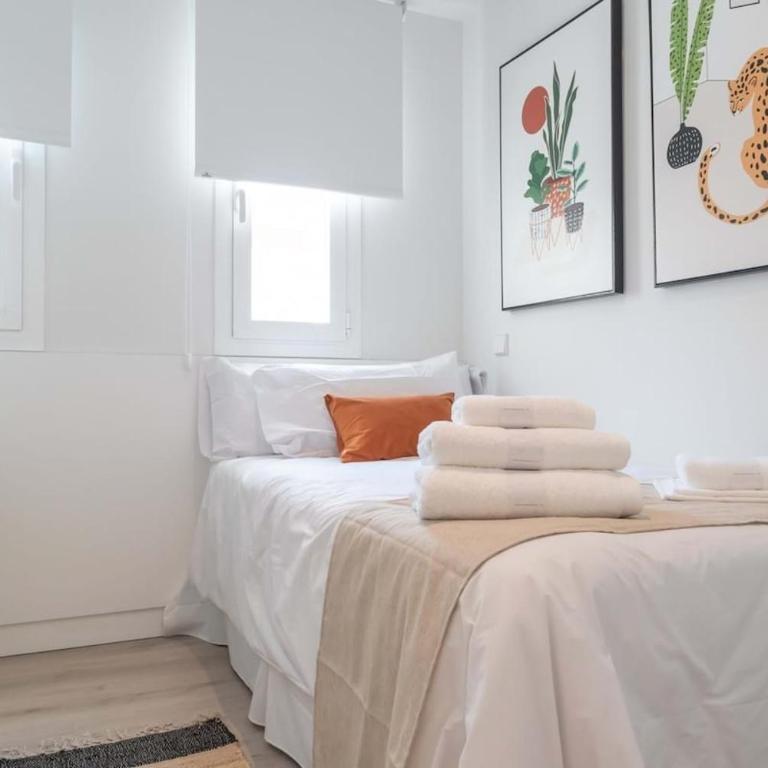 Deluxe Penthouse Downtown Madrid - Three-Bedroom Apartment - 26