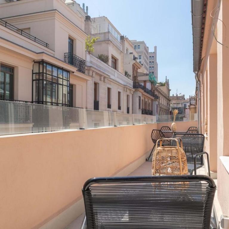 Deluxe Penthouse Downtown Madrid - Three-Bedroom Apartment - 10