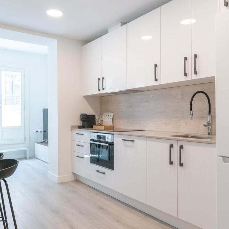 Deluxe Penthouse Downtown Madrid - Three-Bedroom Apartment - 12