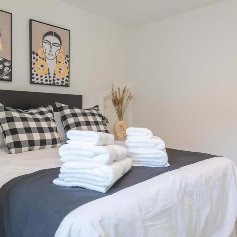 Deluxe Penthouse Downtown Madrid - Three-Bedroom Apartment - 21