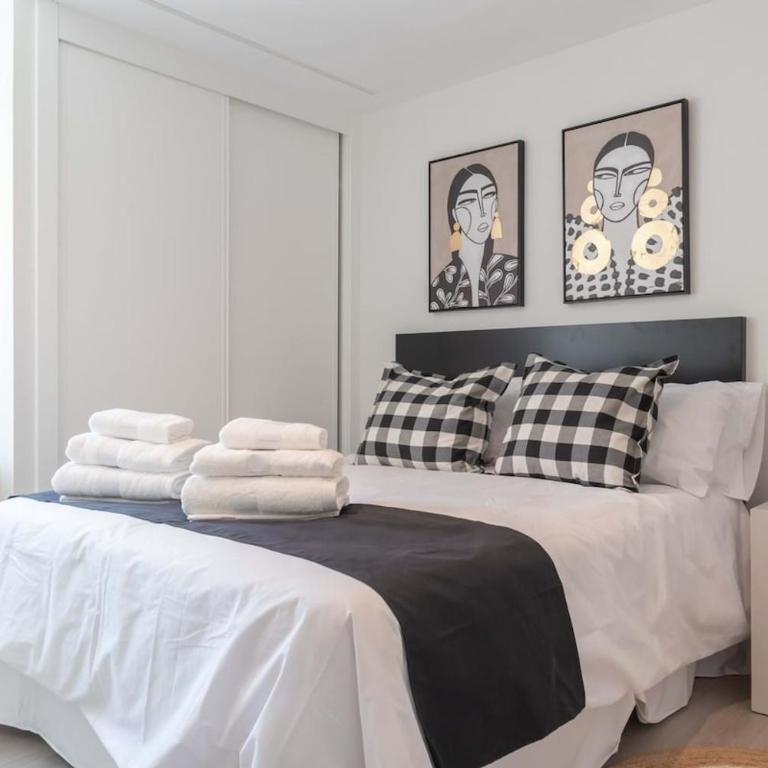 Deluxe Penthouse Downtown Madrid - Three-Bedroom Apartment - 20