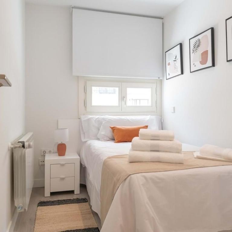 Deluxe Penthouse Downtown Madrid - Three-Bedroom Apartment - 27