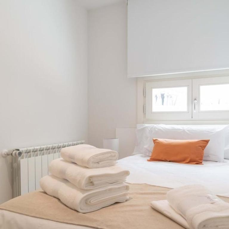 Deluxe Penthouse Downtown Madrid - Three-Bedroom Apartment - 29