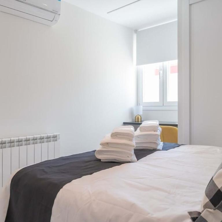 Deluxe Penthouse Downtown Madrid - Three-Bedroom Apartment - 23