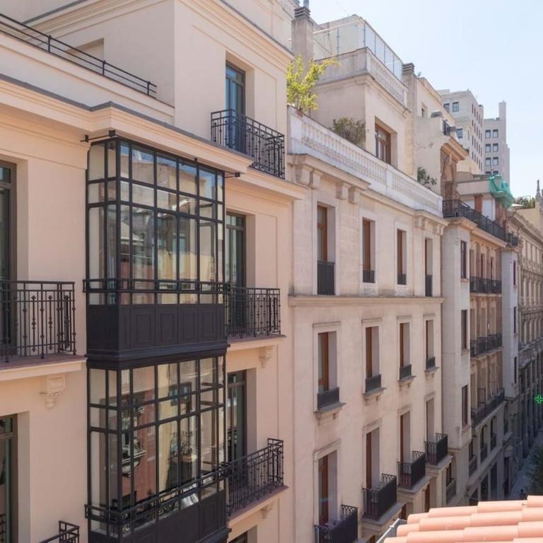 Deluxe Penthouse Downtown Madrid - Three-Bedroom Apartment - 40