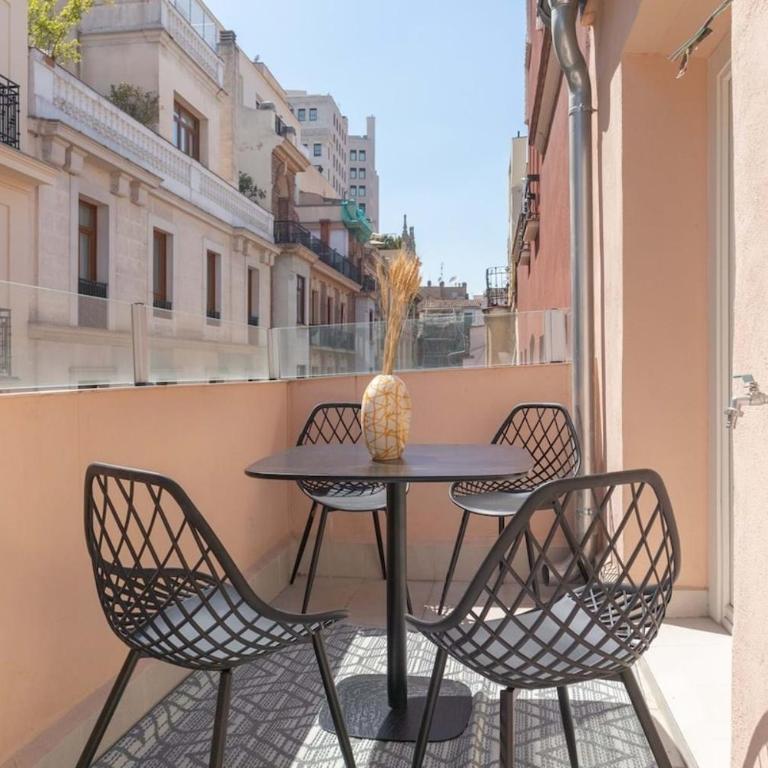 Deluxe Penthouse Downtown Madrid - Three-Bedroom Apartment - 11