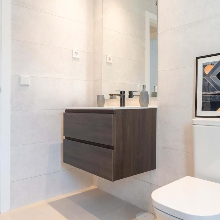 Deluxe Penthouse Downtown Madrid - Three-Bedroom Apartment - 42