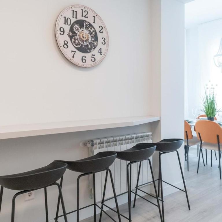Deluxe Penthouse Downtown Madrid - Three-Bedroom Apartment - 16