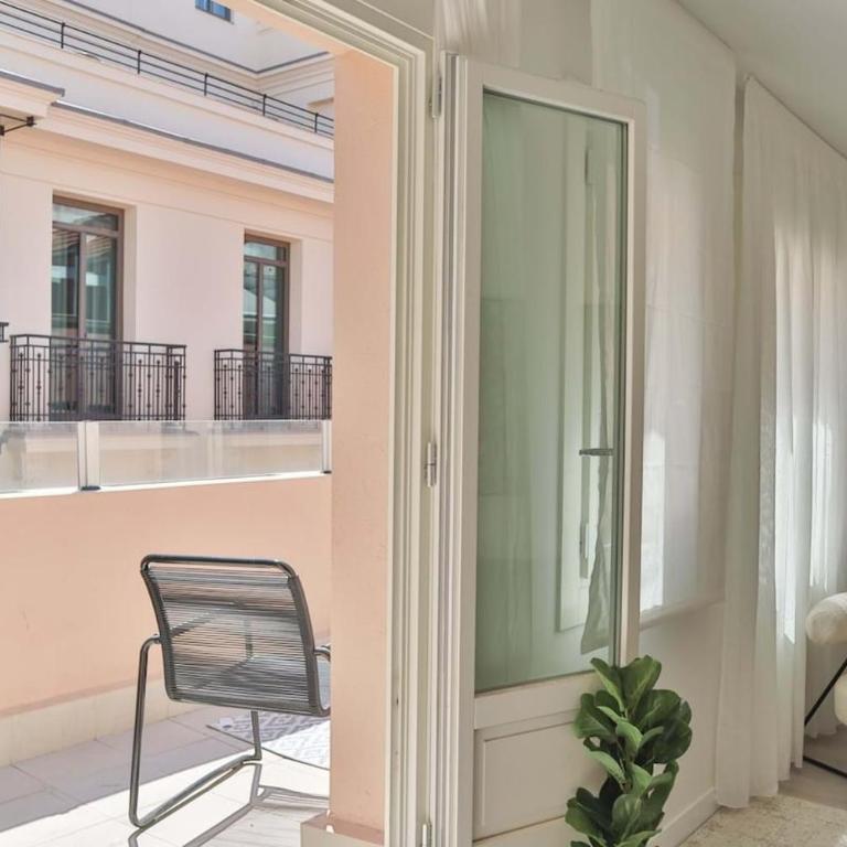 Deluxe Penthouse Downtown Madrid - Three-Bedroom Apartment - 8