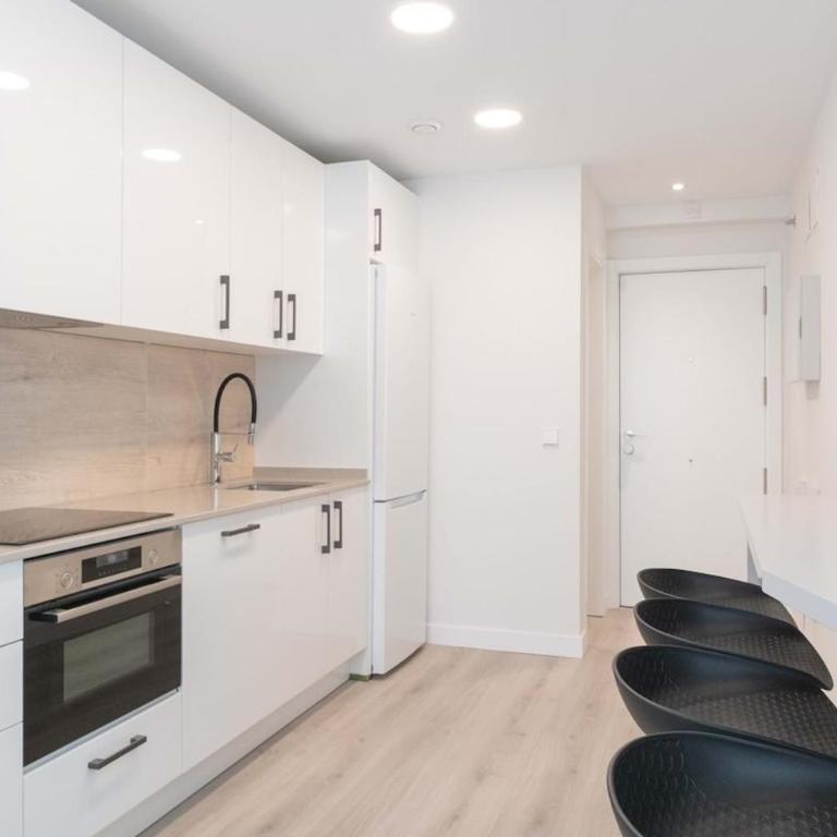 Deluxe Penthouse Downtown Madrid - Three-Bedroom Apartment - 14