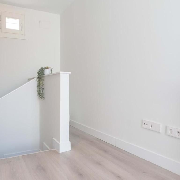 Deluxe Penthouse Downtown Madrid - Three-Bedroom Apartment - 45