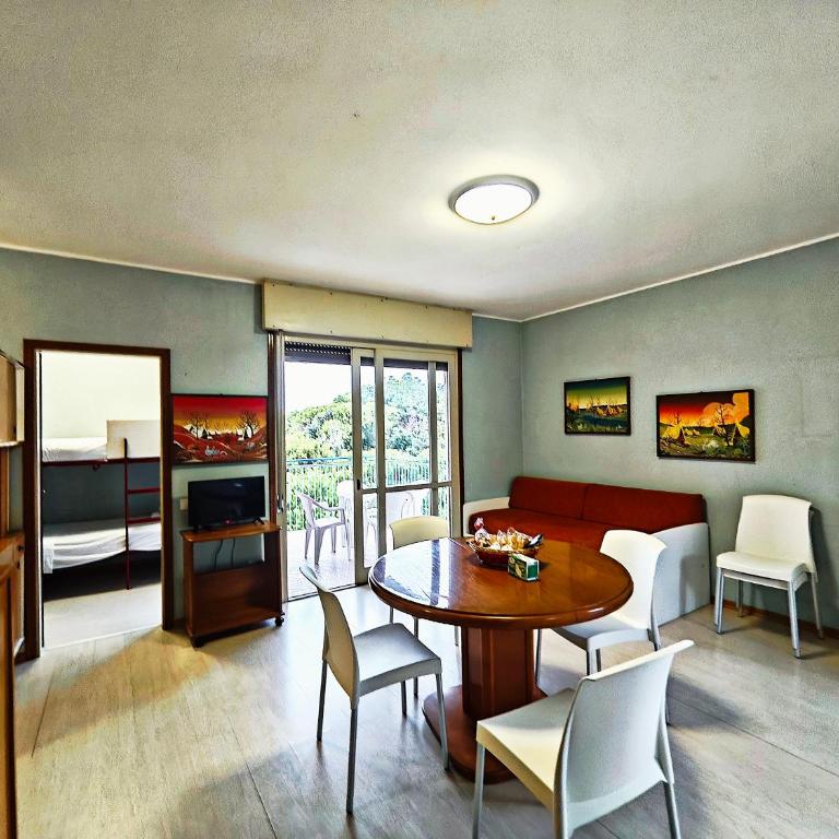 Erma Home in Front of Sea - Two-Bedroom Apartment - 11