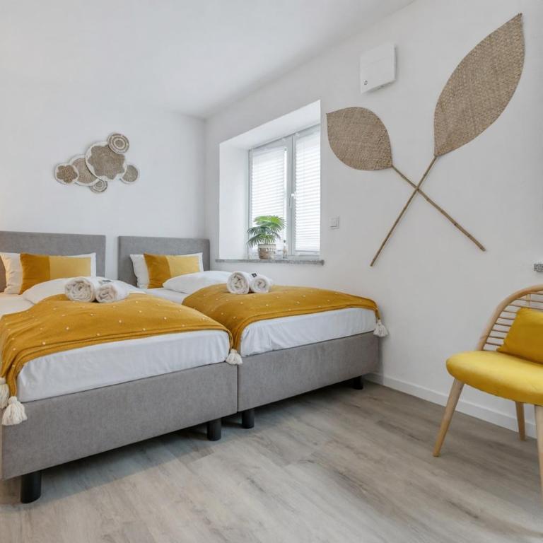 SONNENglück - Großes Apartment für 8 im Zentrum mit flexiblen Betten, Balkon & Parkplatz - Apartment mit 2 Schlafzimmern - 16