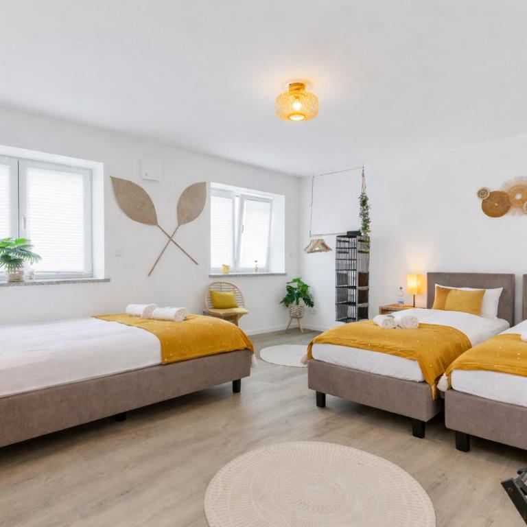 SONNENglück - Großes Apartment für 8 im Zentrum mit flexiblen Betten, Balkon & Parkplatz - Apartment mit 2 Schlafzimmern - 4