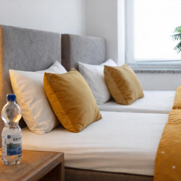 SONNENglück - Großes Apartment für 8 im Zentrum mit flexiblen Betten, Balkon & Parkplatz - Apartment mit 2 Schlafzimmern - 12