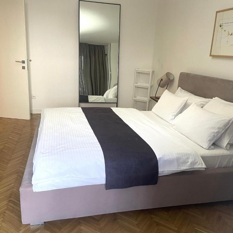Quiet 1BR Apartment with Two Terraces in City Center - One-Bedroom Apartment - 18