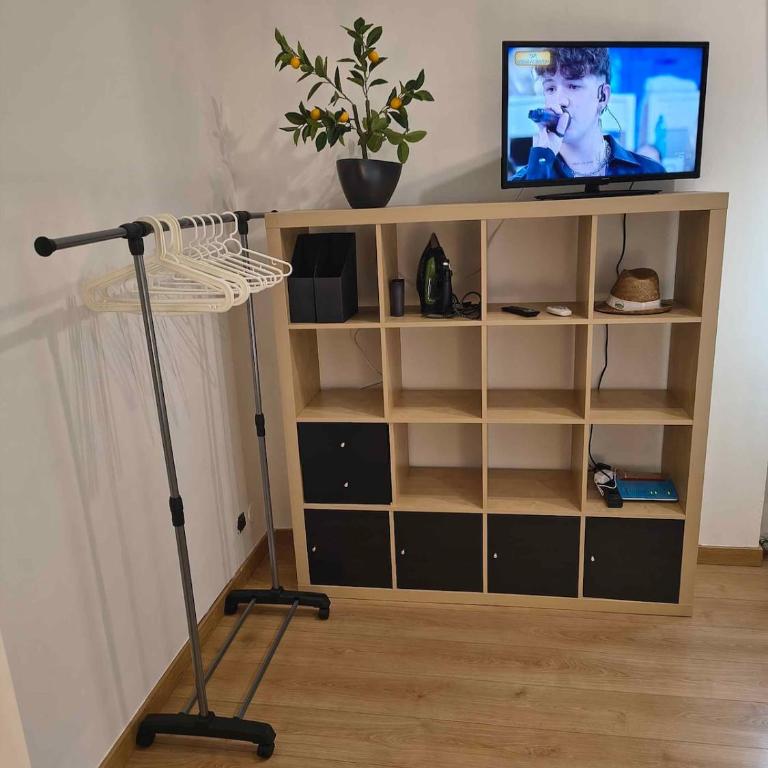 Bologna House Fioravanti 25 - Appartamento con 2 Camere da Letto e Vista Città - 23
