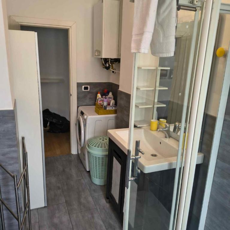 Bologna House Fioravanti 25 - Appartamento con 2 Camere da Letto e Vista Città - 32