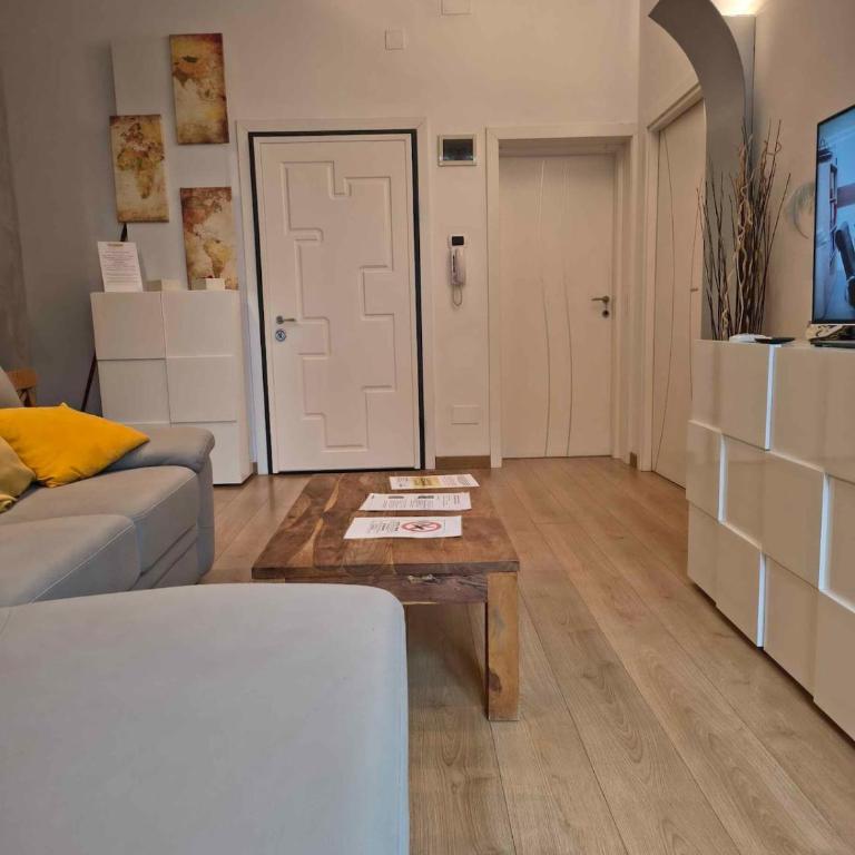 Bologna House Fioravanti 25 - Appartamento con 2 Camere da Letto e Vista Città - 40