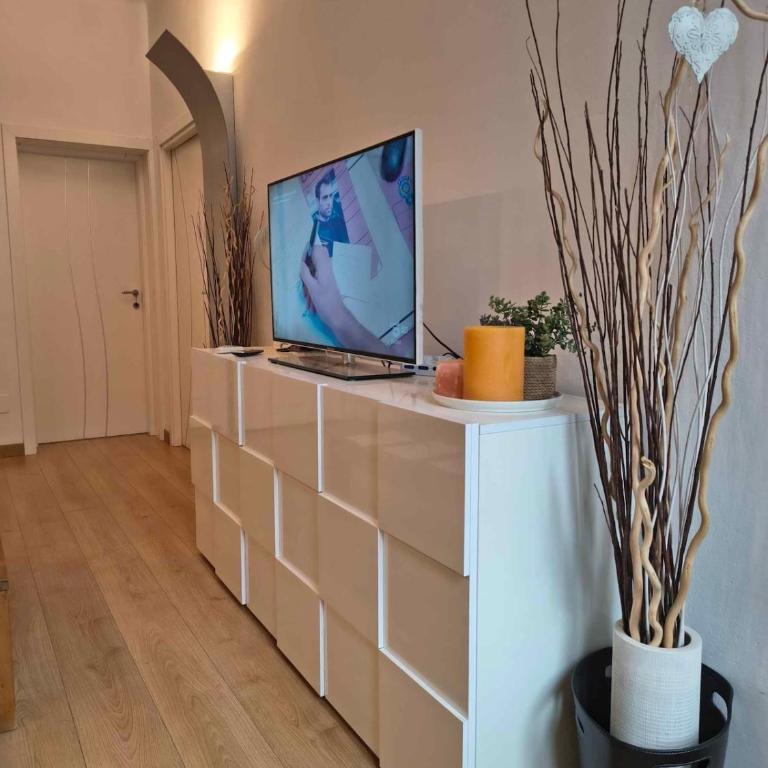 Bologna House Fioravanti 25 - Appartamento con 2 Camere da Letto e Vista Città - 55