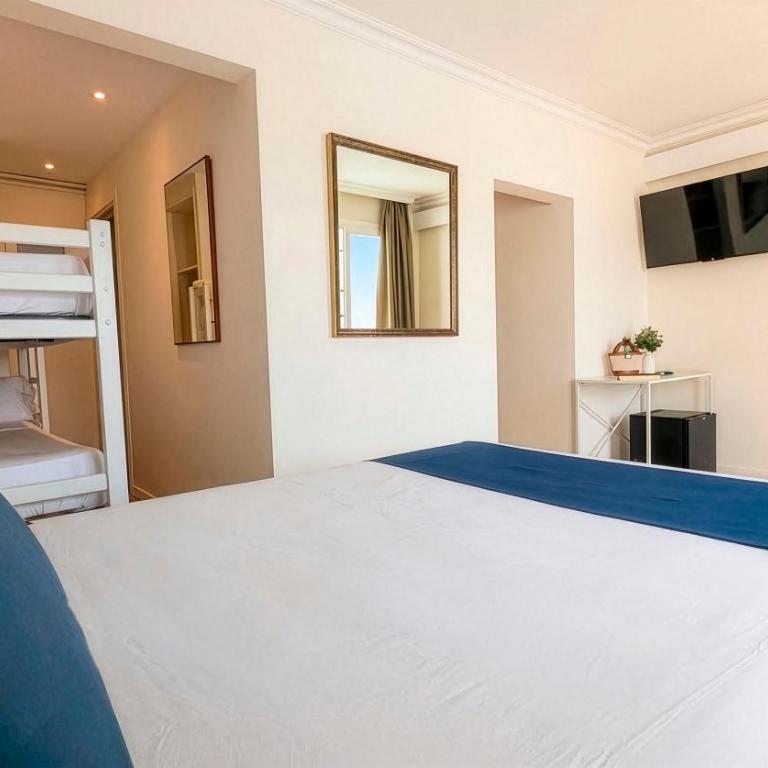 Hotel Medium Claramar - Habitación Cuádruple con balcón - 6