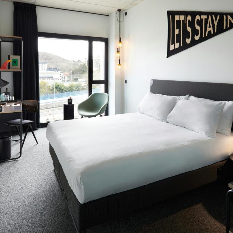 The Social Hub San Sebastián - Habitación con cama extragrande. - 3