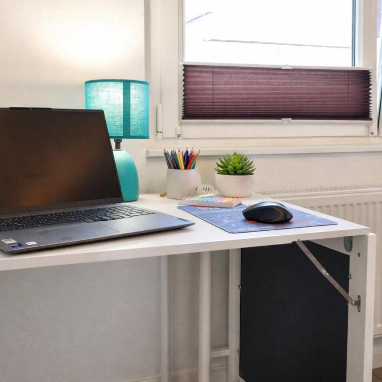 Familienauszeit in Hirschs Dachstüberl mit 2,4m breitem Familienbett, Spiel- und Schlafgalerie für Kinder, aktivCard, Pool, Sauna und Panoramaausblick - Apartment mit 1 Schlafzimmer und Balkon - 11
