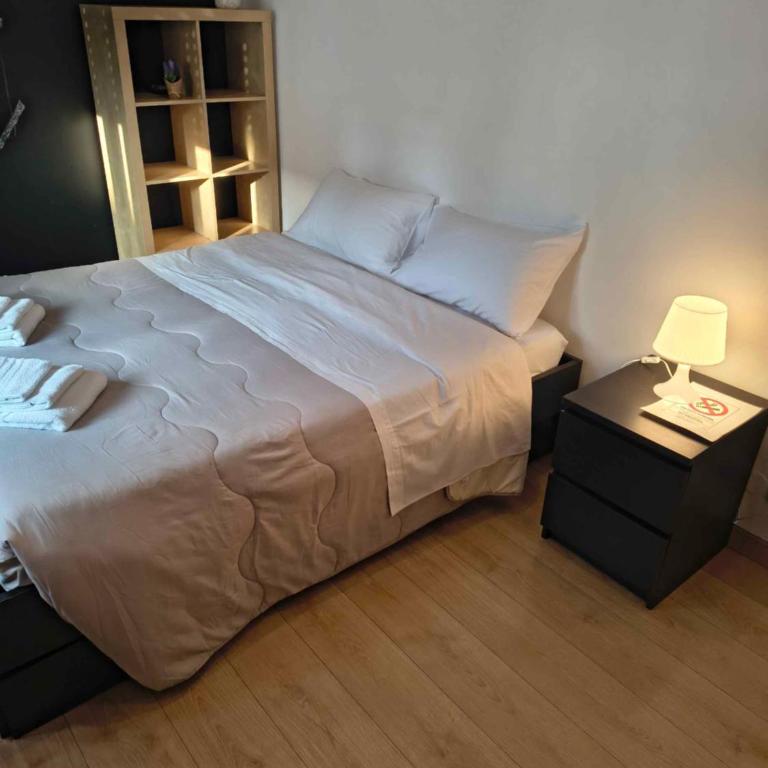 Bologna House Fioravanti 25 - Appartamento con 2 Camere da Letto e Vista Città - 11