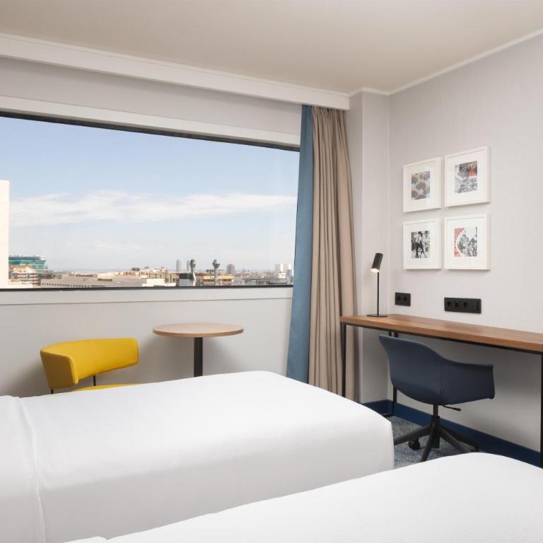 Hilton Barcelona - Twin Room with City View - Top Floor - 1