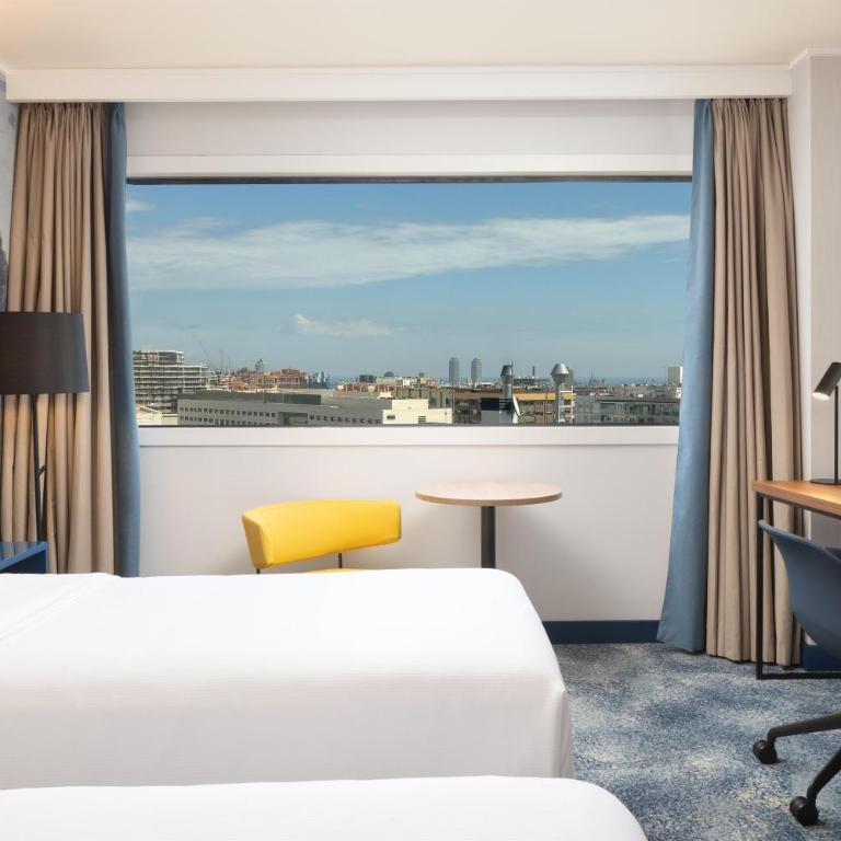 Hilton Barcelona - Twin Room with City View - Top Floor - 4