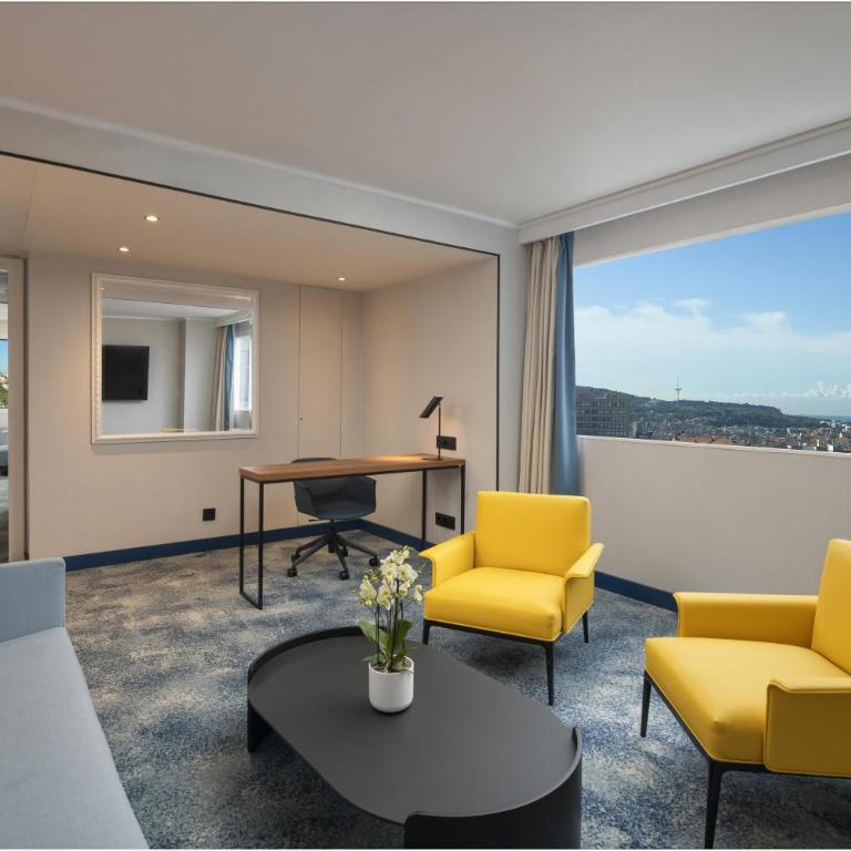 Hilton Barcelona - One-Bedroom Executive King Suite with Lounge Access - 5