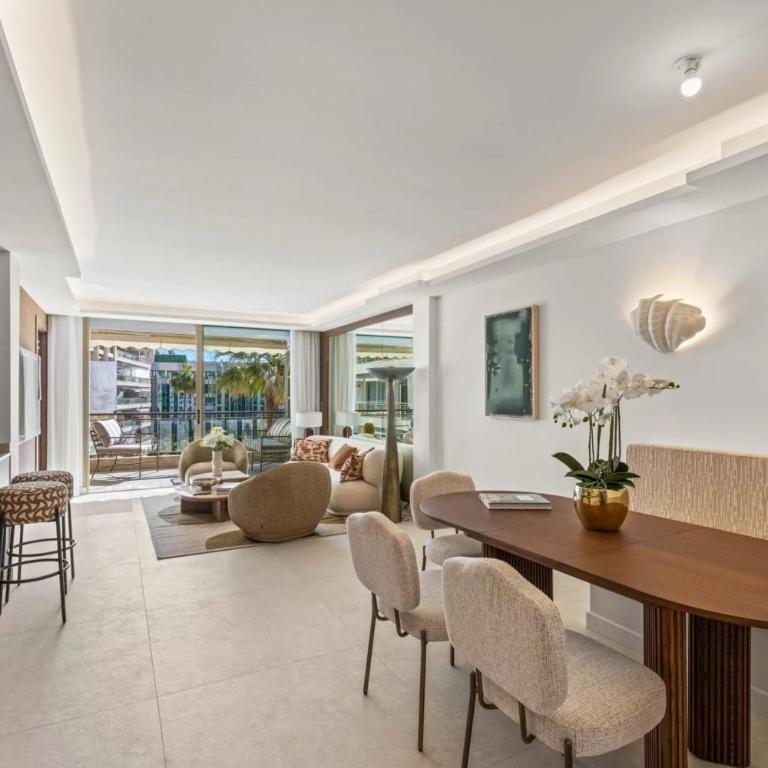 REF 2029 Sea view apartment for rent Cannes Croisette - Apartment - 1