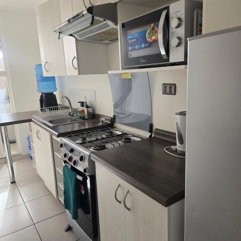 Departamento 3 dormitorios a pasos Champion media luna Rancagua con parcking y Wifi - Three-Bedroom Apartment with Balcony - 7