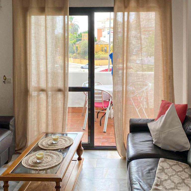 2 Bedroom Lovely Apartment In Estepona - Apartamento de 2 dormitorios - 2