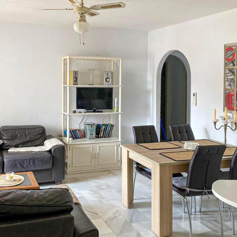 2 Bedroom Lovely Apartment In Estepona - Apartamento de 2 dormitorios - 3