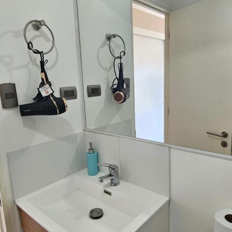 Departamento 3 dormitorios a pasos Champion media luna Rancagua con parcking y Wifi - Three-Bedroom Apartment with Balcony - 13