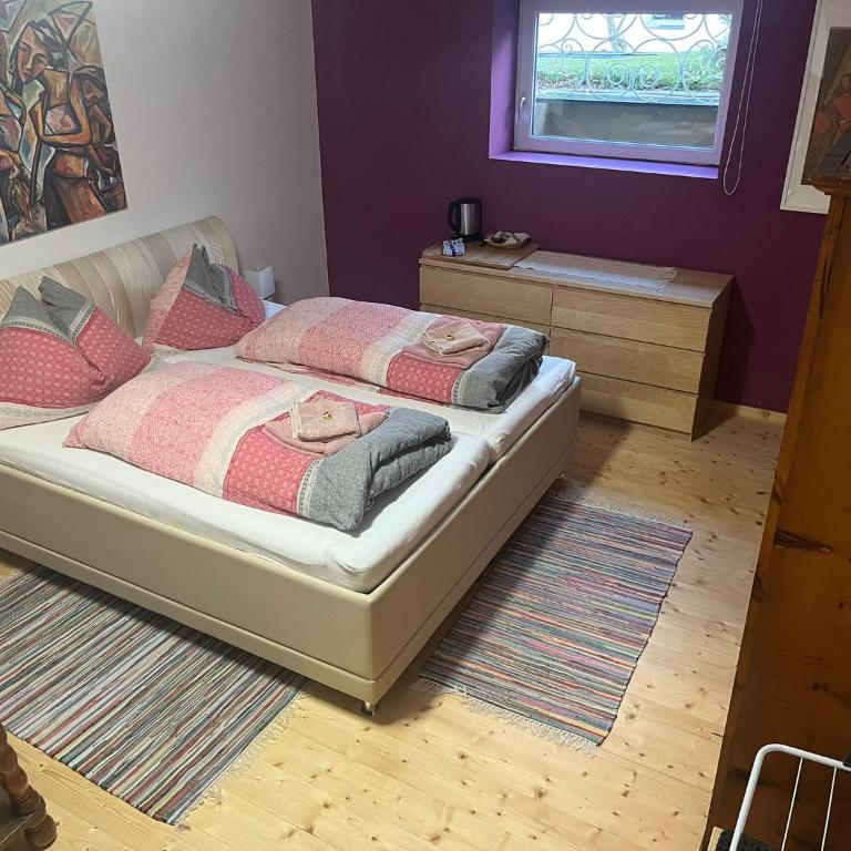 Smart Stay - Privates Zimmer & Bad im Untergeschoss - Kingsize Komfort fuer Zwei - Appartamento con 1 Camera da Letto - 1