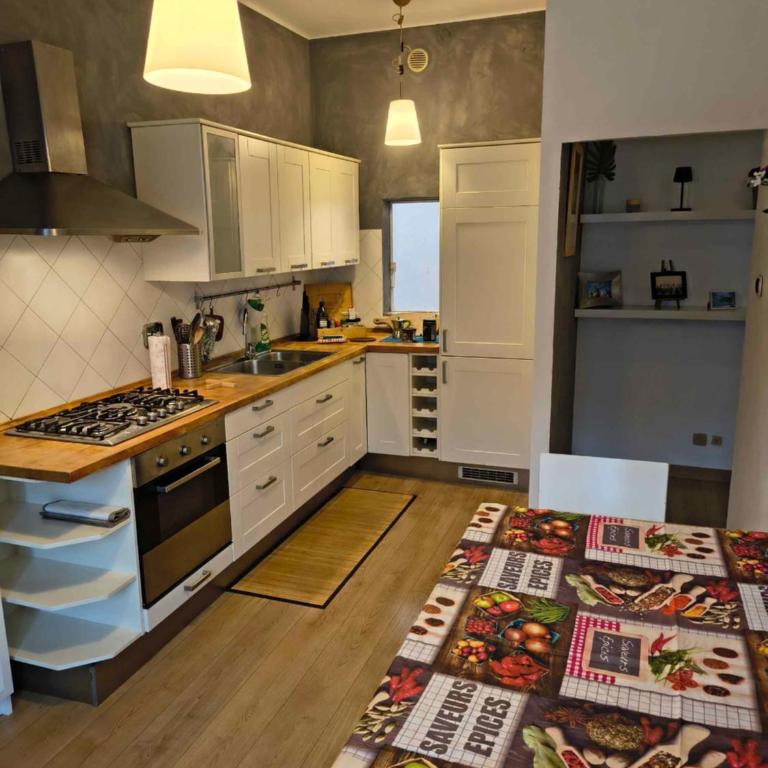 Bologna House Fioravanti 25 - Appartamento con 2 Camere da Letto e Vista Città - 9