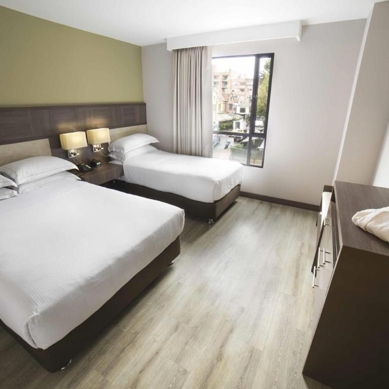 Embassy Suites by Hilton Bogotá - Rosales - Suite de 1 dormitorio con ducha accesible en silla de ruedas - Adaptada para personas con movilidad reducida - 1