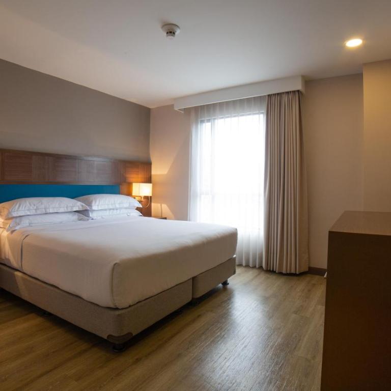 Embassy Suites by Hilton Bogotá - Rosales - Suite de 2 dormitorios para no fumadores - Cama extragrande - 3