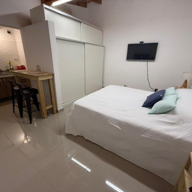 Cocheras Ezeiza Victoria - Habitación Familiar con baño privado - 5