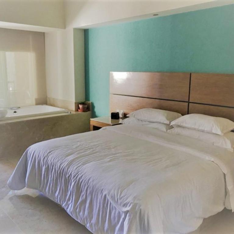 Buganvilias Private Club Owners Hotel Suite, REQUEST DATES- see by Clay & Lisa - Studio Apartment with Balcony - 46