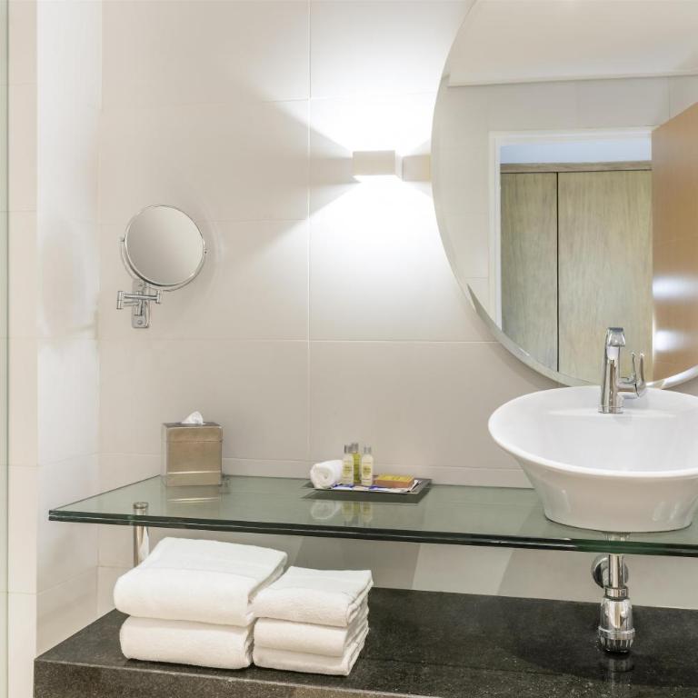 Hilton Cartagena - Executive Queen Room with City View - 1