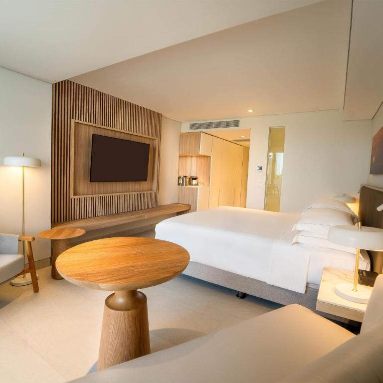 Hilton Cartagena - Queen Room - Lanai City View - 3