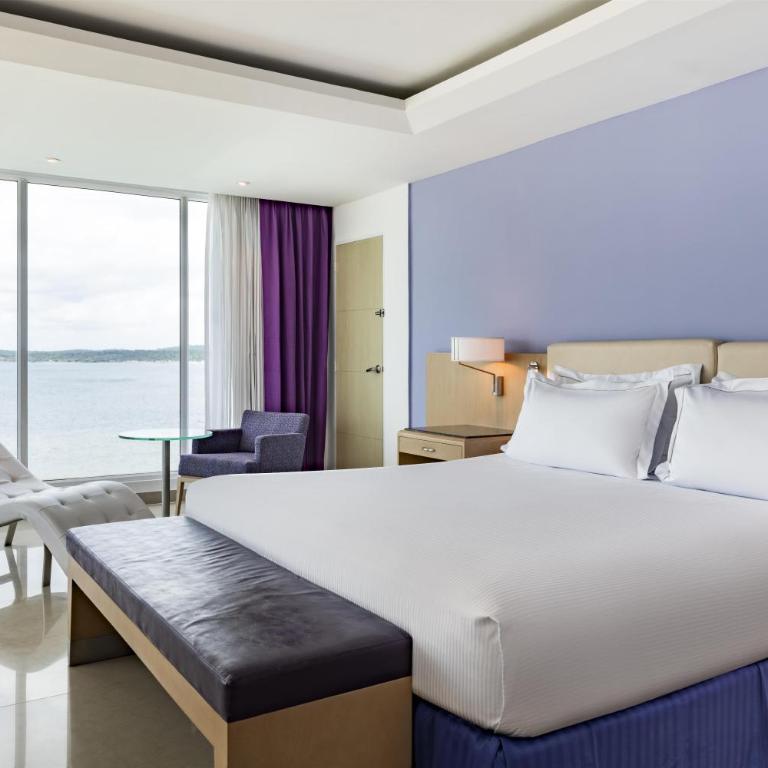 Hilton Cartagena - King Room with Ocean View - 2