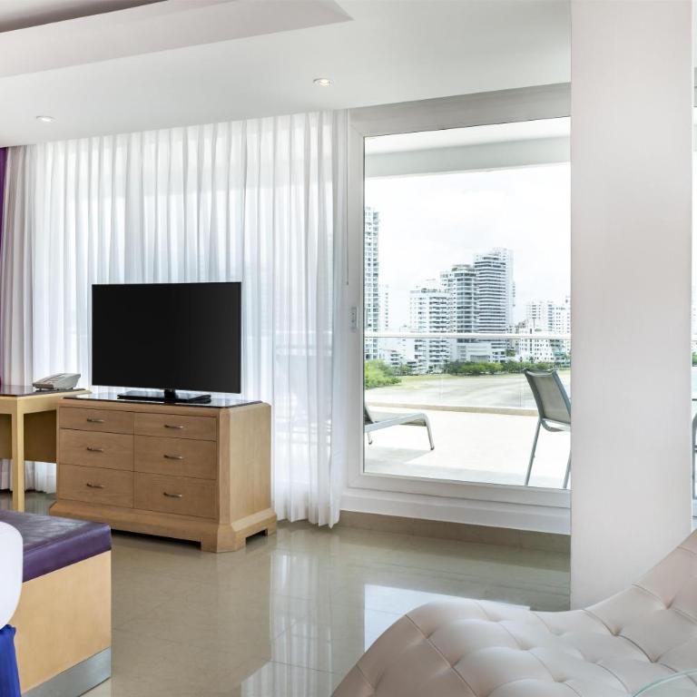 Hilton Cartagena - King Corner Suite with City /Ocean View - 4