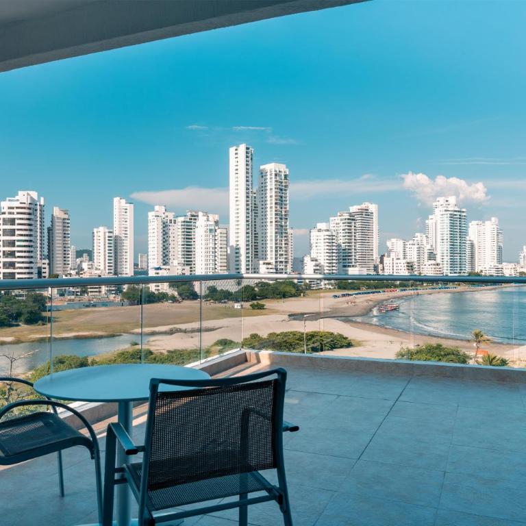 Hilton Cartagena - King Corner Suite with City /Ocean View - 3