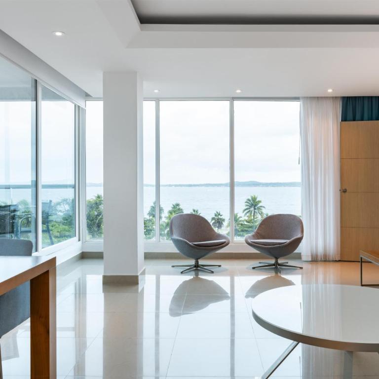 Hilton Cartagena - King Suite with Parlor Ocean View - 5