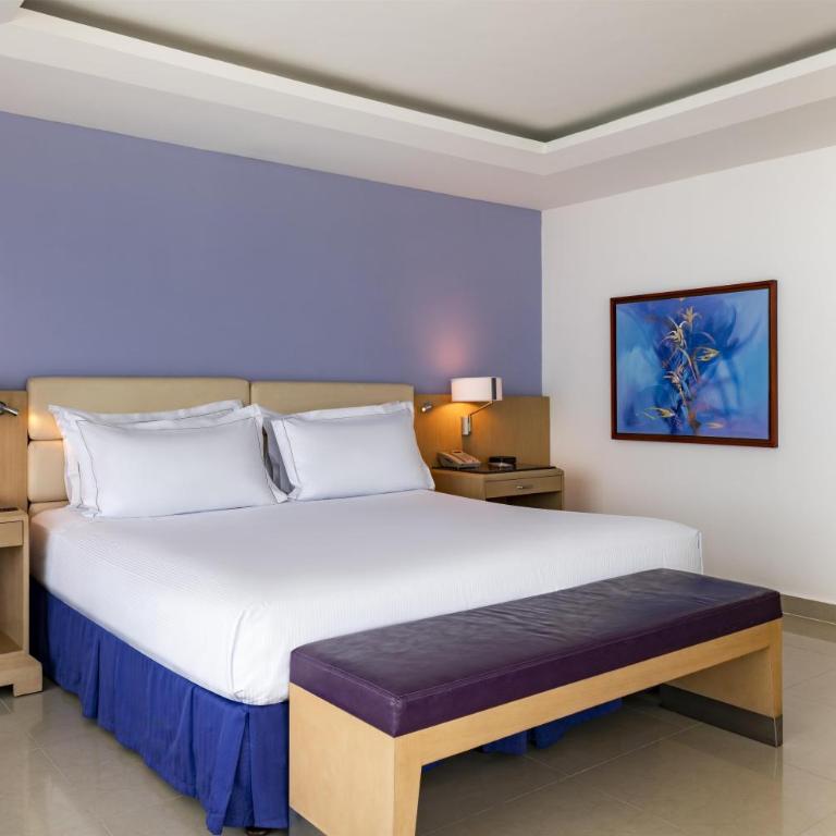 Hilton Cartagena - King Corner Suite with City /Ocean View - 8